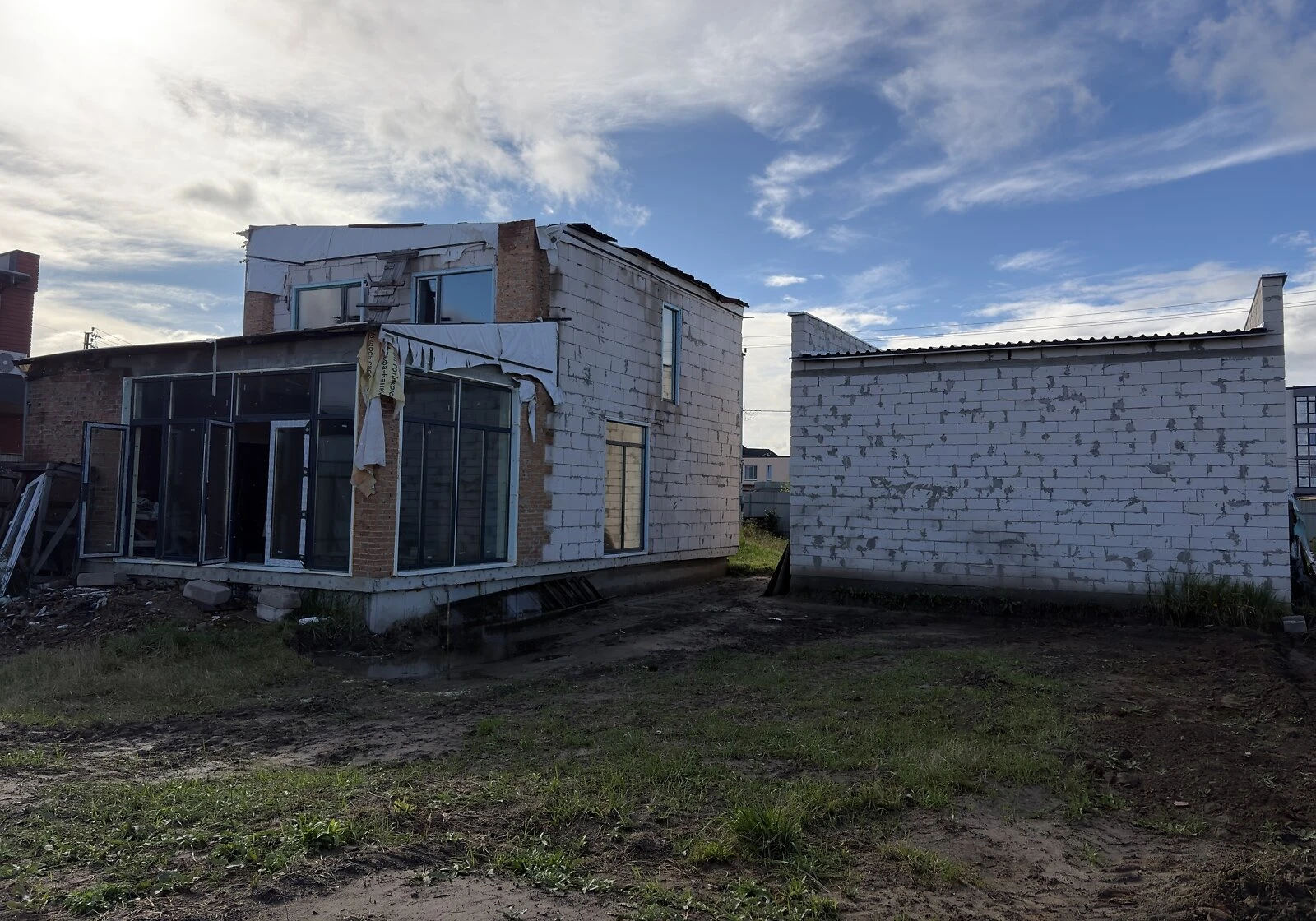 Будинок, Нові Петрівці: гараж у дворі, тераса, коробка без даху - фото 4