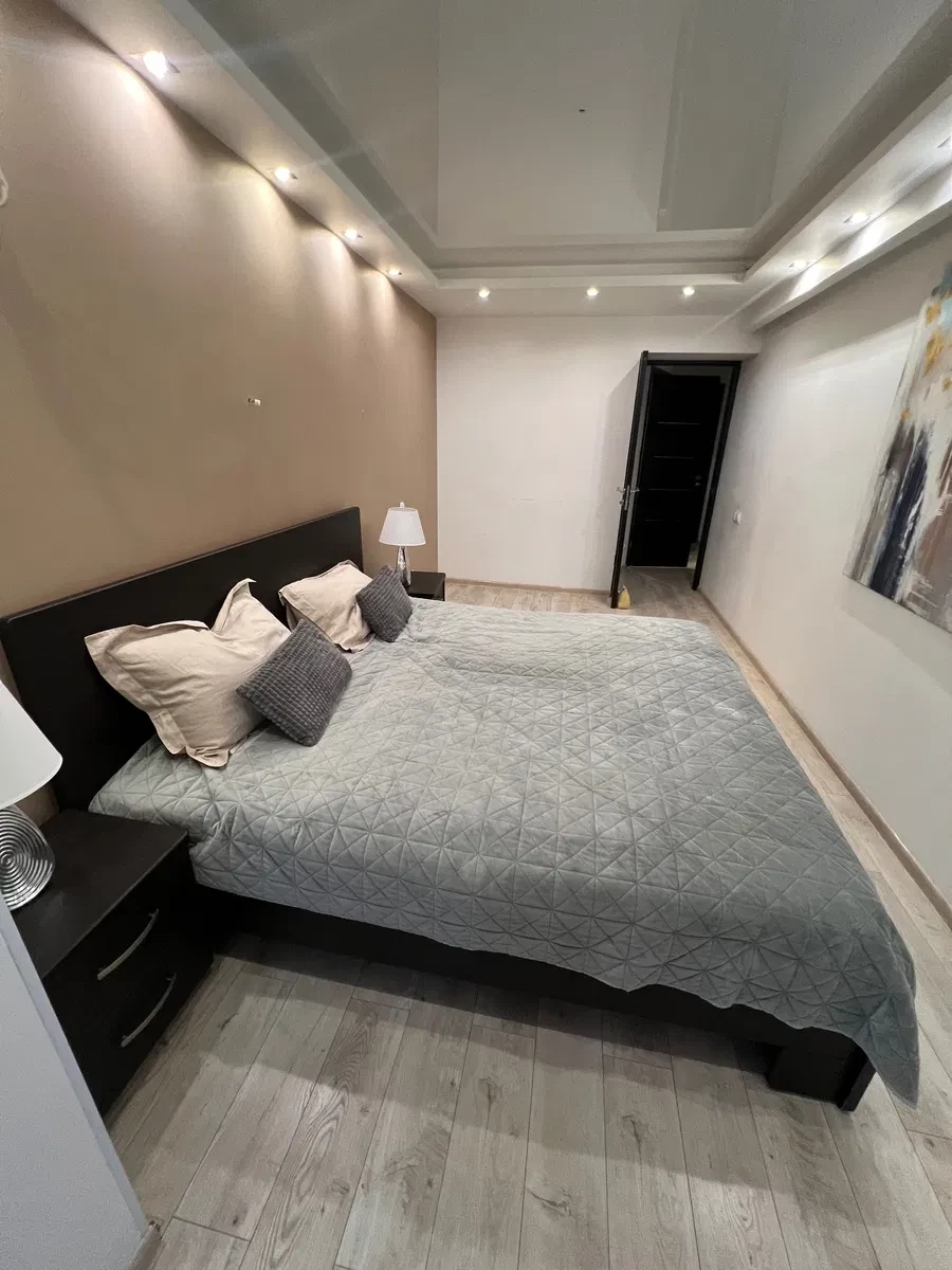 3-комнатная квартира-студия, Павлоград: крытый паркинг, ремонт 2022 года - фото 3