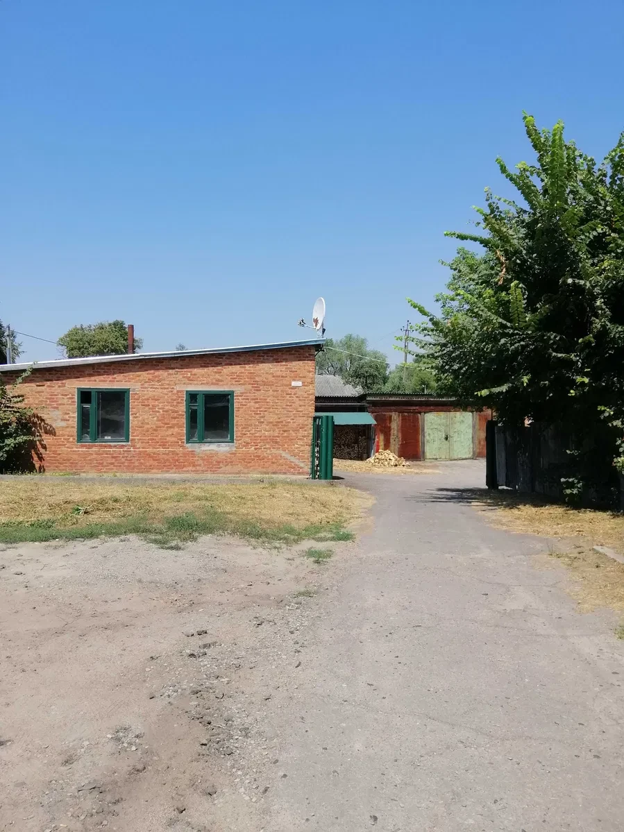 Приміщення, Чутове: склади та виробничі будівлі, сауна і басейн - фото 1