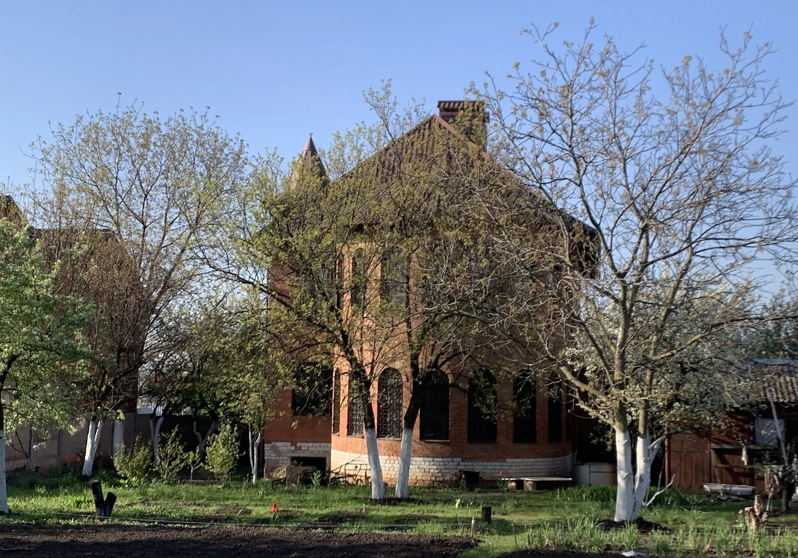 Будинок, Безлюдівка: 15 соток, свердловина, гараж у цоколі - фото 1