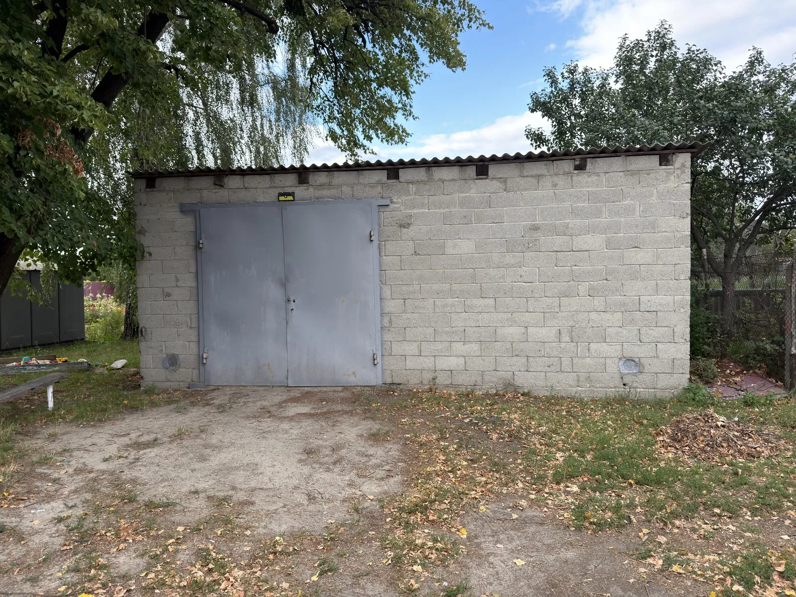 Гараж, Малин: під два автомобілі, відеоспостереження