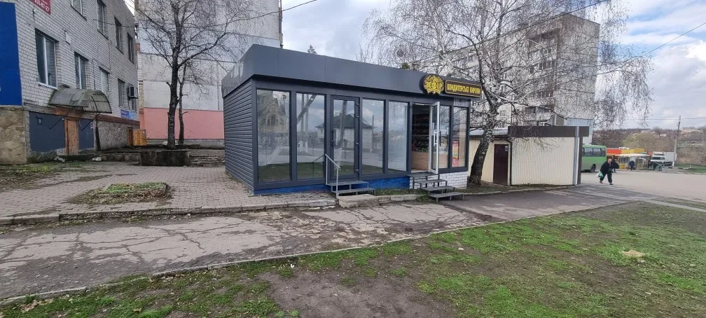 Павільйон, Хроли: у центрі, на зупинці - фото 2
