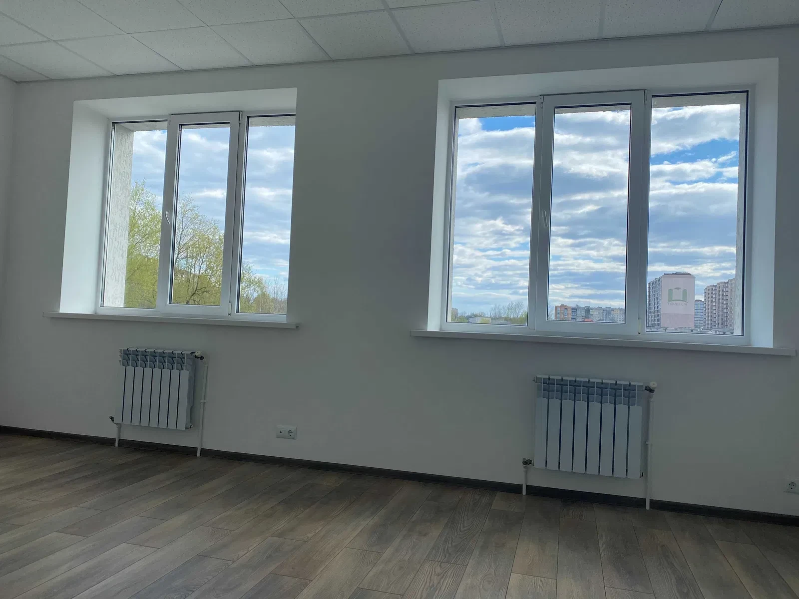 Приміщення, Крошня: нове, велика парковка, САТ 100 м, фото 2