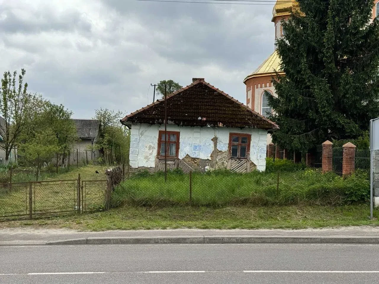 2 участка, Шегини: 700 м до границы, первая линия трассы