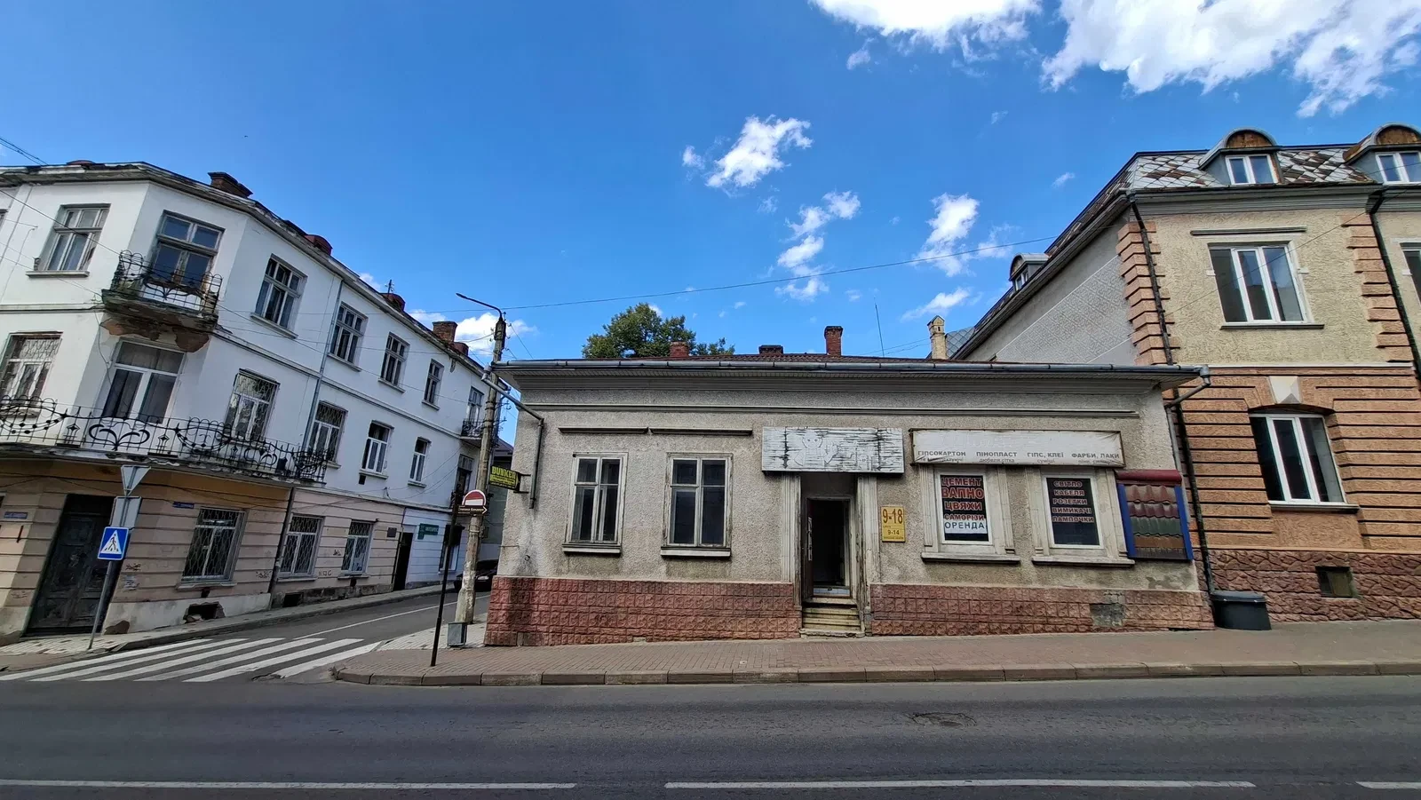 Приміщення, Калуш: фасадне, парковка з окремим заїздом - фото 1