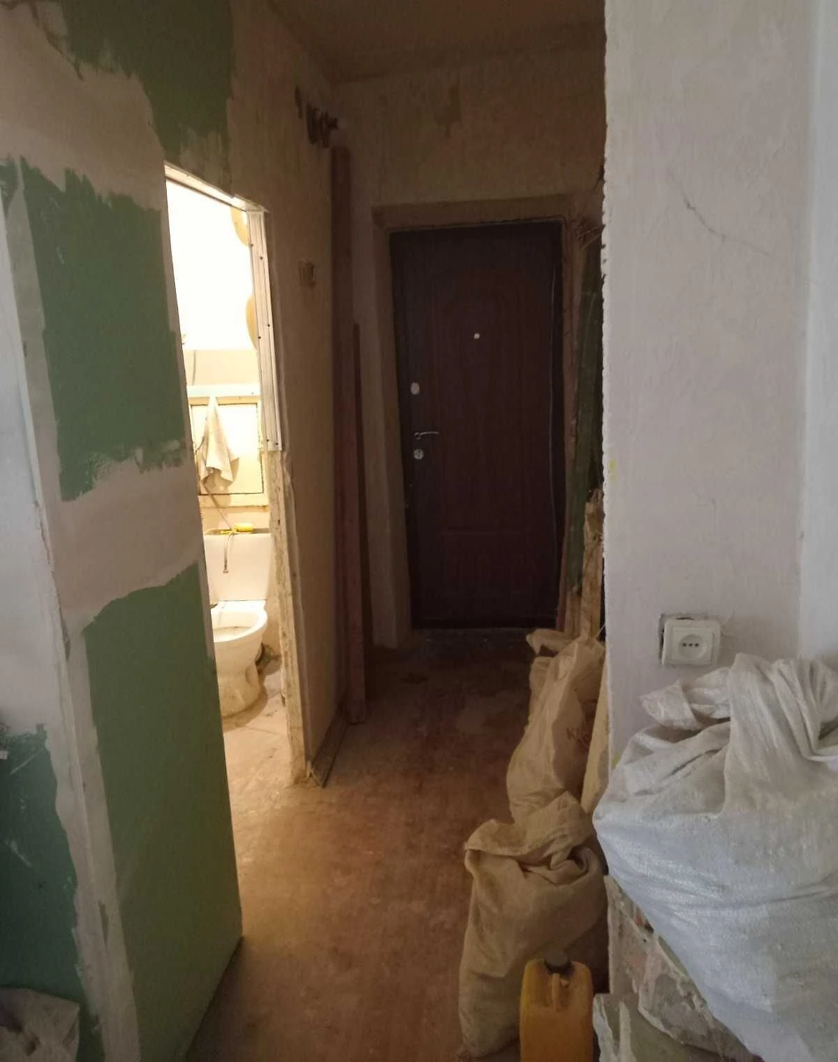 2-кімнатна квартира, Запоріжжя: цегляні стіни, чорнова штукатурка - фото 2