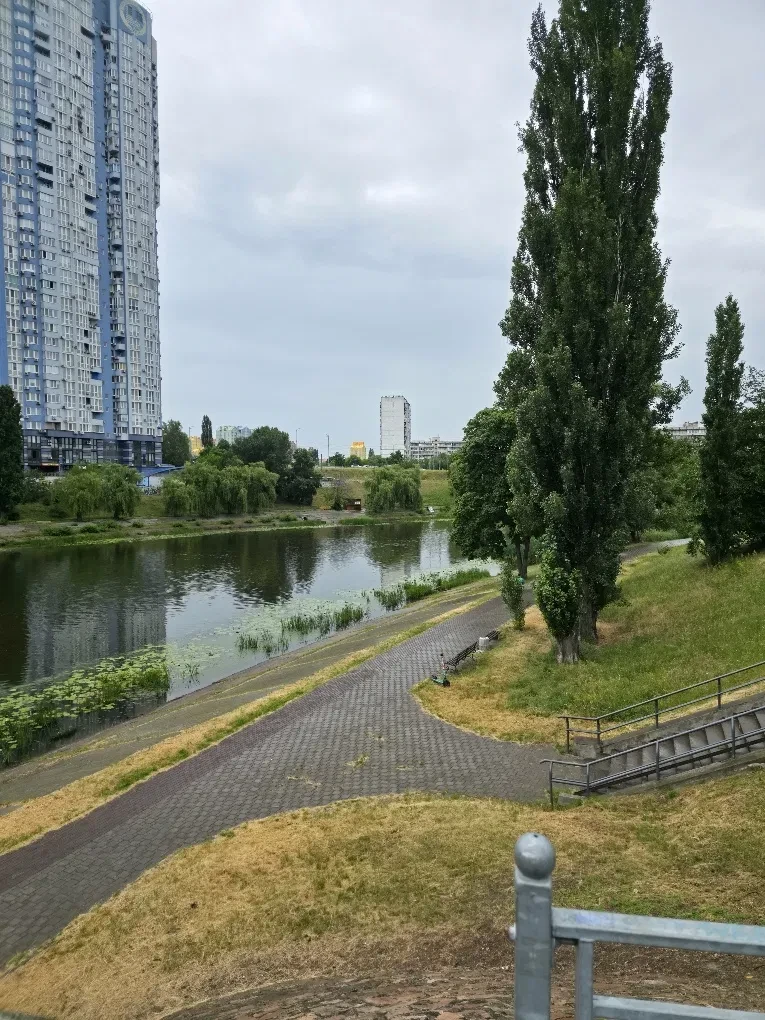 3-комнатная квартира, Днепровский: под ремонт, Русановка