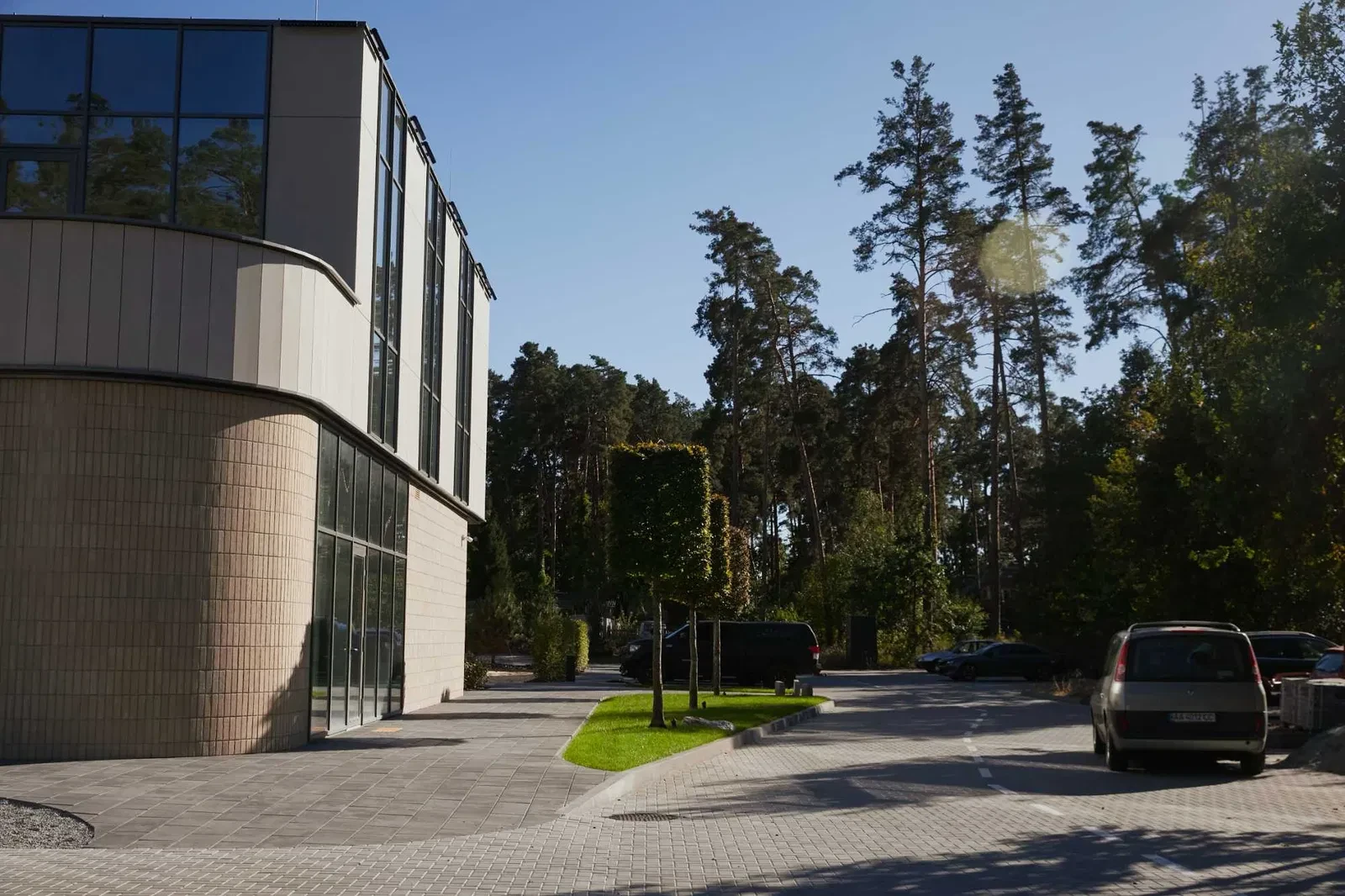 Приміщення, Буча: власна тераса, фасад Варшавської траси, парковка - фото 1