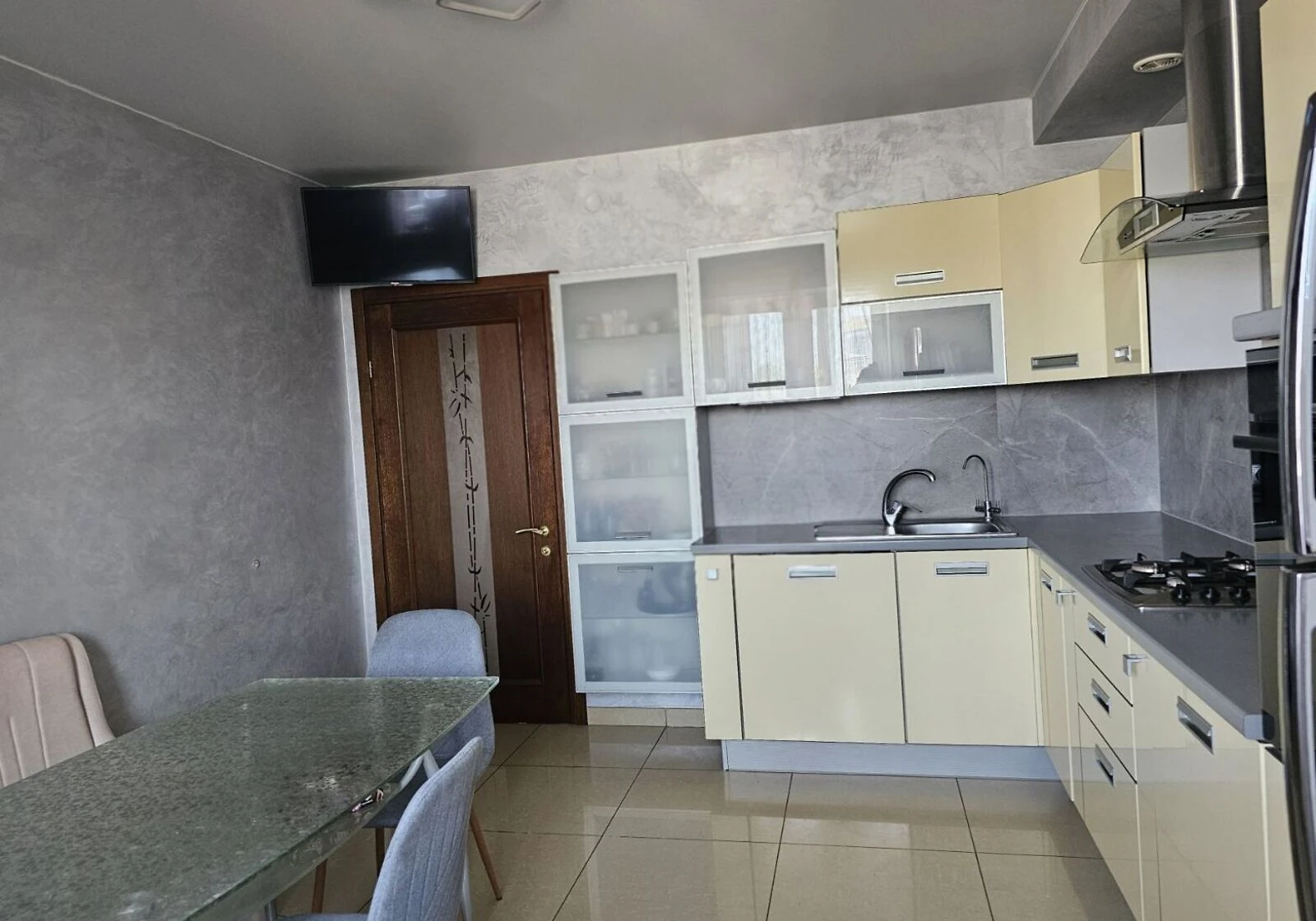 3-кімнатна квартира, Петриків: євроремонт, газове опалення, фото 2