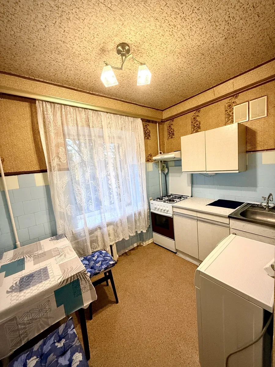 1-комнатная квартира, Днепровский: без животных, метро Черниговская рядом