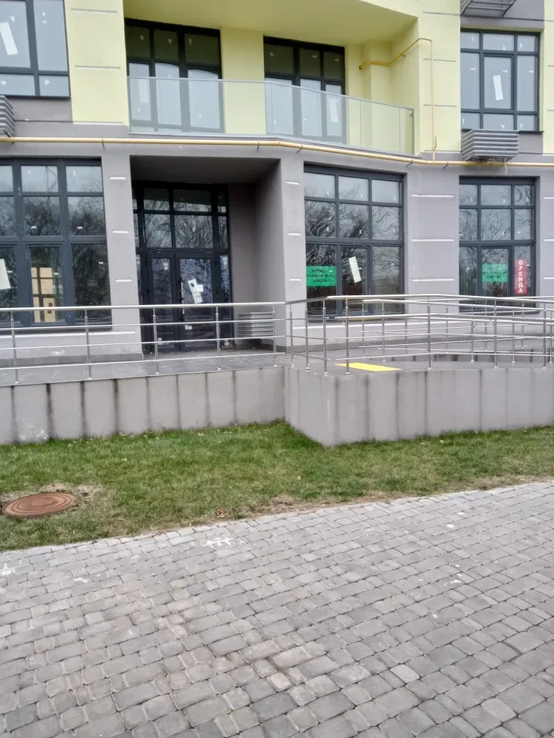 Приміщення у ЖК «Італійський квартал»: фасадне, open space, без ремонту, фото 1