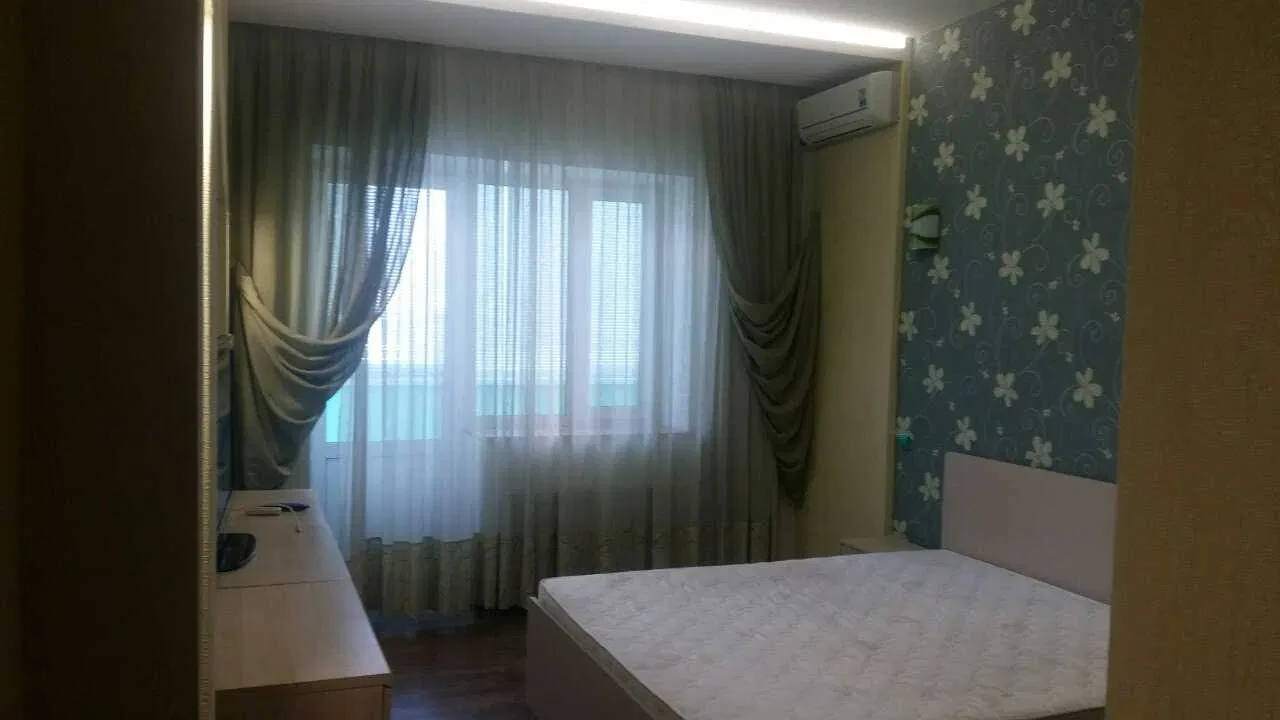4-комнатная квартира, Шевченковский: кухня 25 м², фото 5