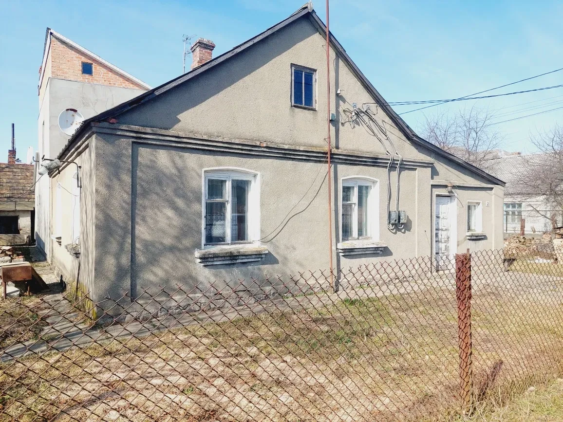 Часть дома, Луцк: 4 сотки, гараж