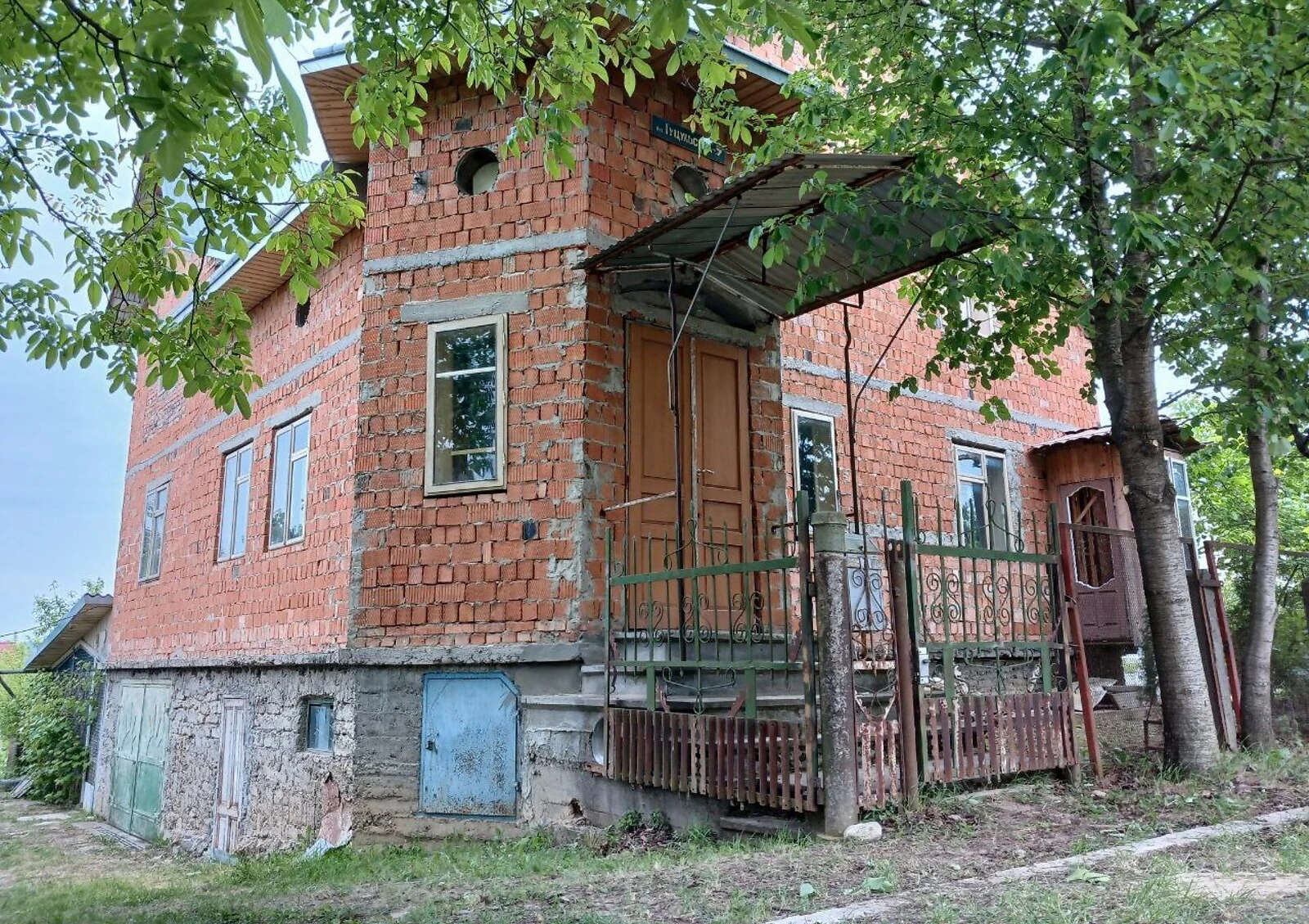 Будинок, Садгірський: 10 соток, гараж у підвалі, без оздоблення