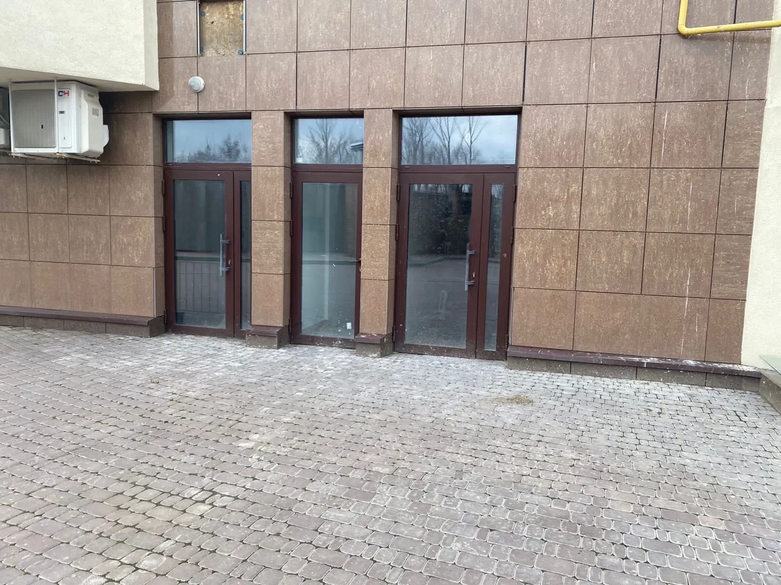Приміщення у ЖК Фаворит: фасадне, панорамні вікна