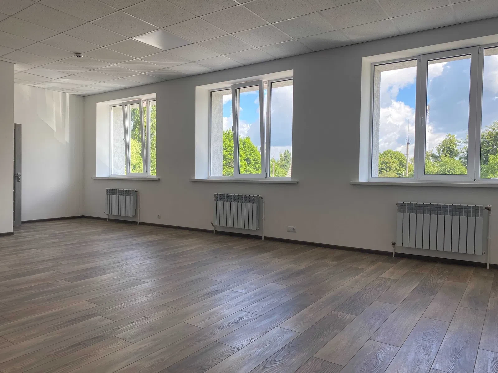 Приміщення, Крошня: нове, велика парковка, САТ 100 м, фото 4