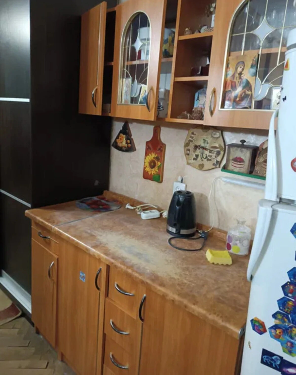 Кімната, Селище Жуковського: шафа-гардероб, диван, холодильник, фото 5