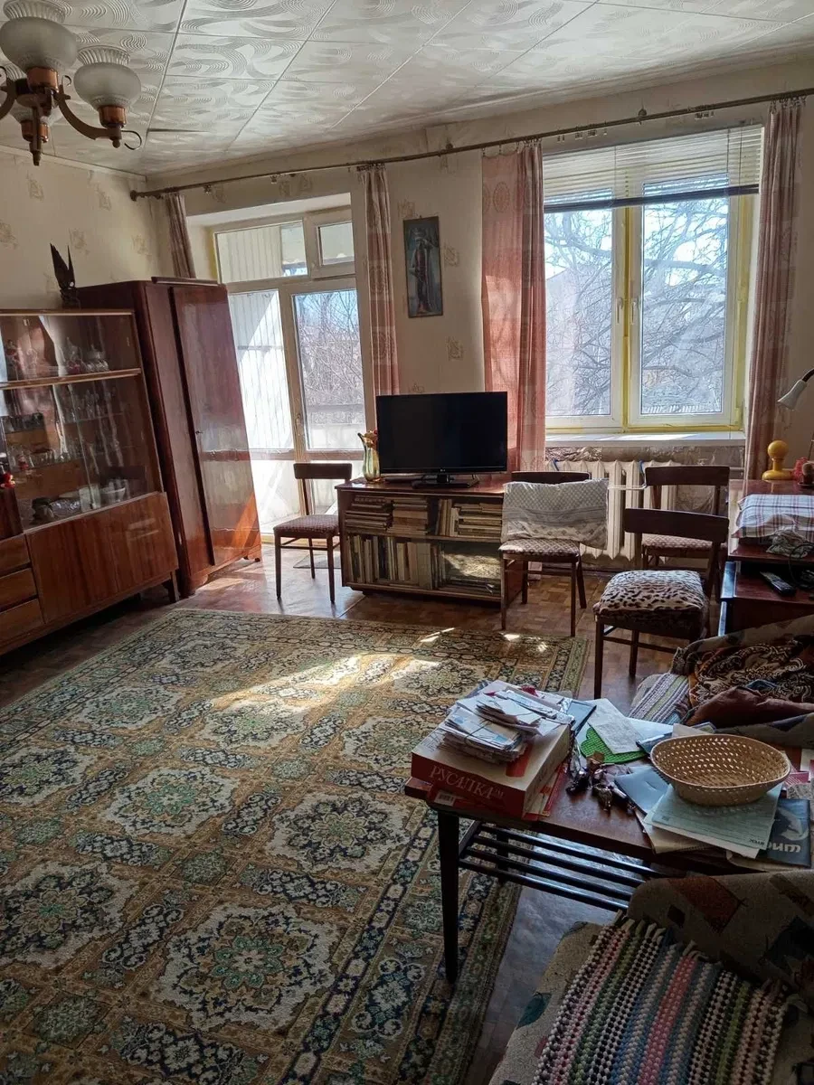 1-кімнатна квартира, Приморський: опалення без світла, балкон на фасад