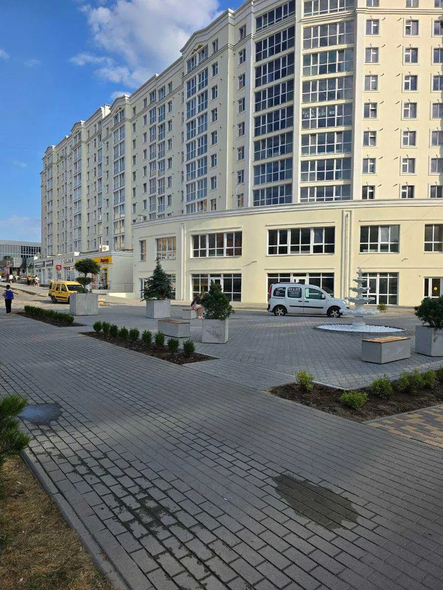 Помещение в ЖК Grand Royal: фасадное, ремонт, гостевой паркинг - фото 1