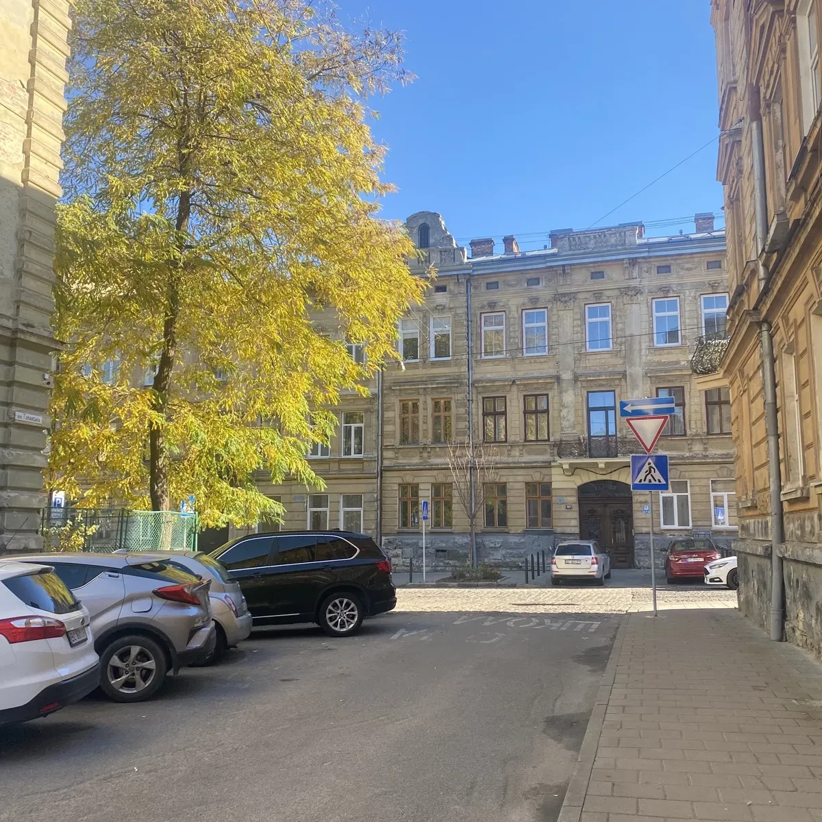 3-кімнатна квартира, Галицький: фасадні вікна, сухе бомбосховище - фото 1