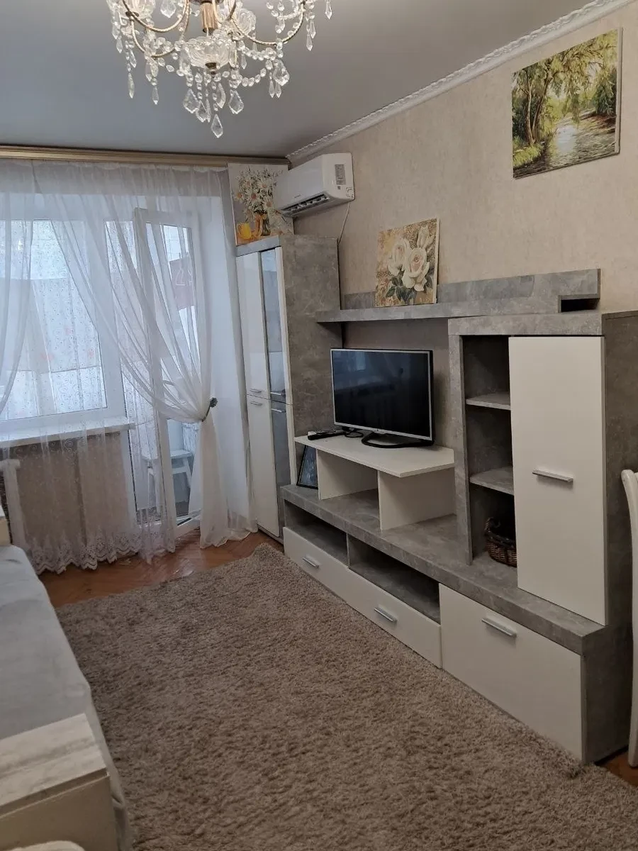 2-кімнатна квартира, Бровари: перша здача, газ, вода й опалення без світла