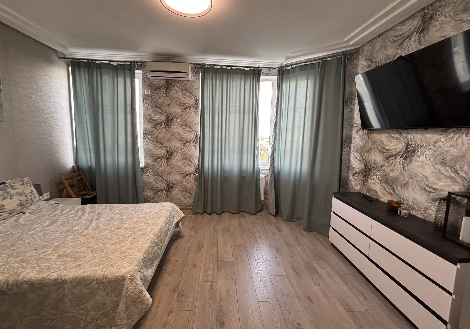1-кімнатна квартира, Приморський: дизайнерський ремонт, вода без світла