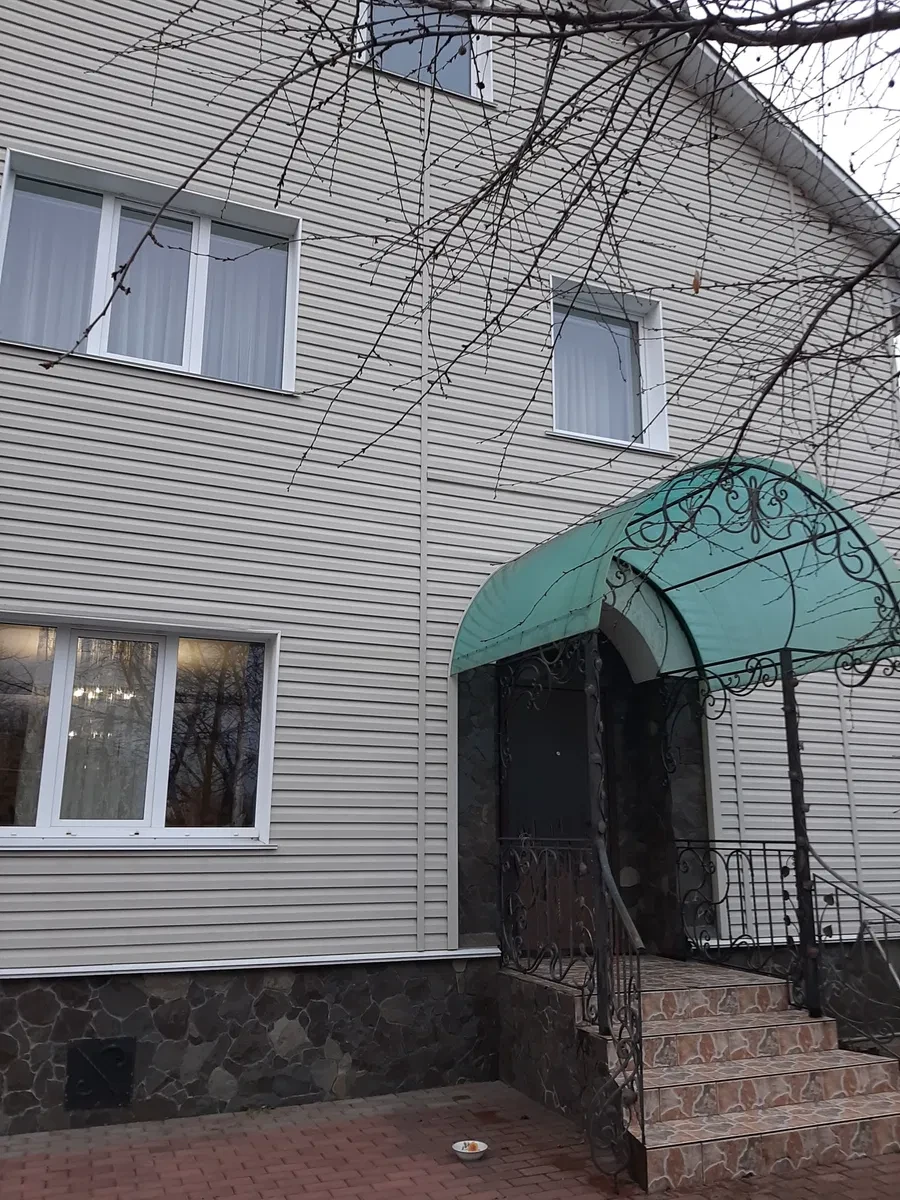 Будинок, Конотоп: два будинки, дві ділянки, авторський проєкт