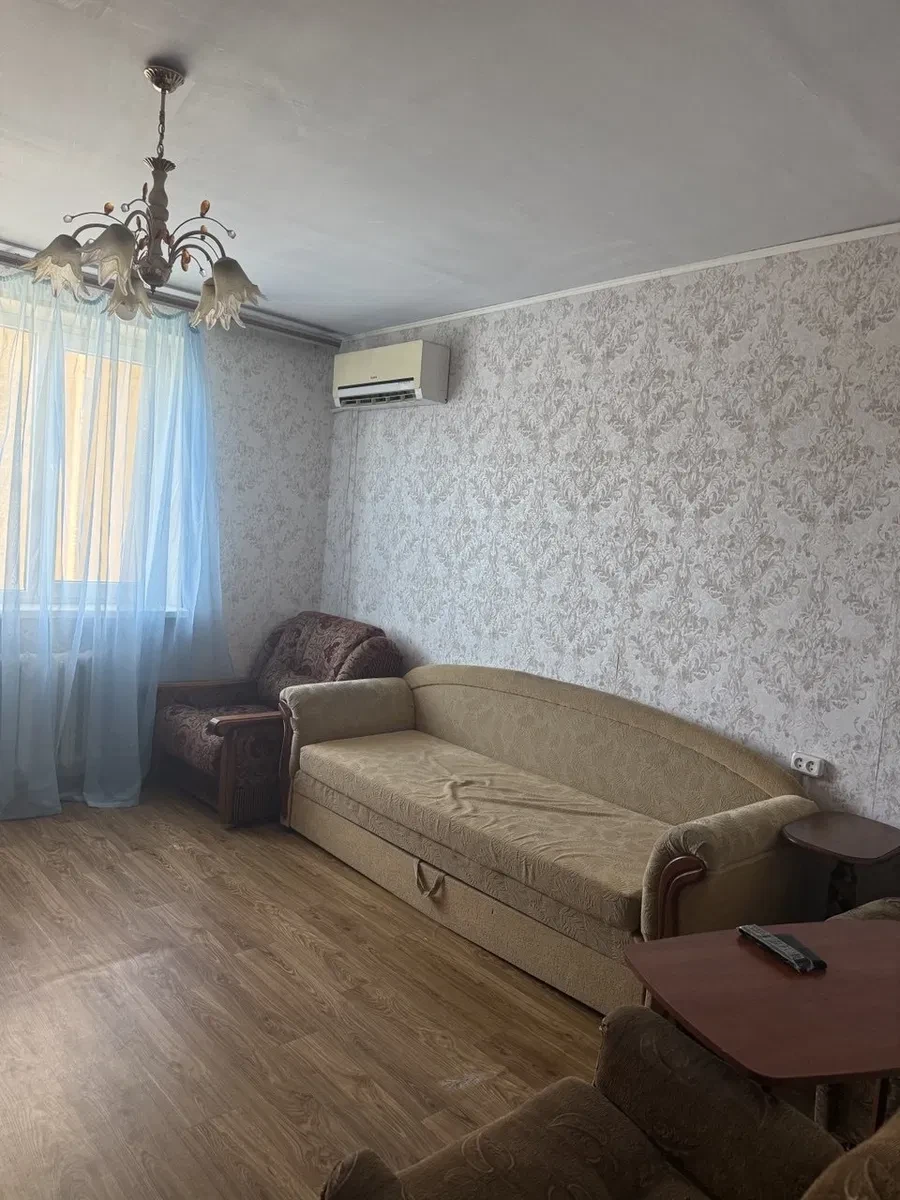 3-кімнатна квартира, Чорноморськ: без виселення влітку, мебльована - фото 1