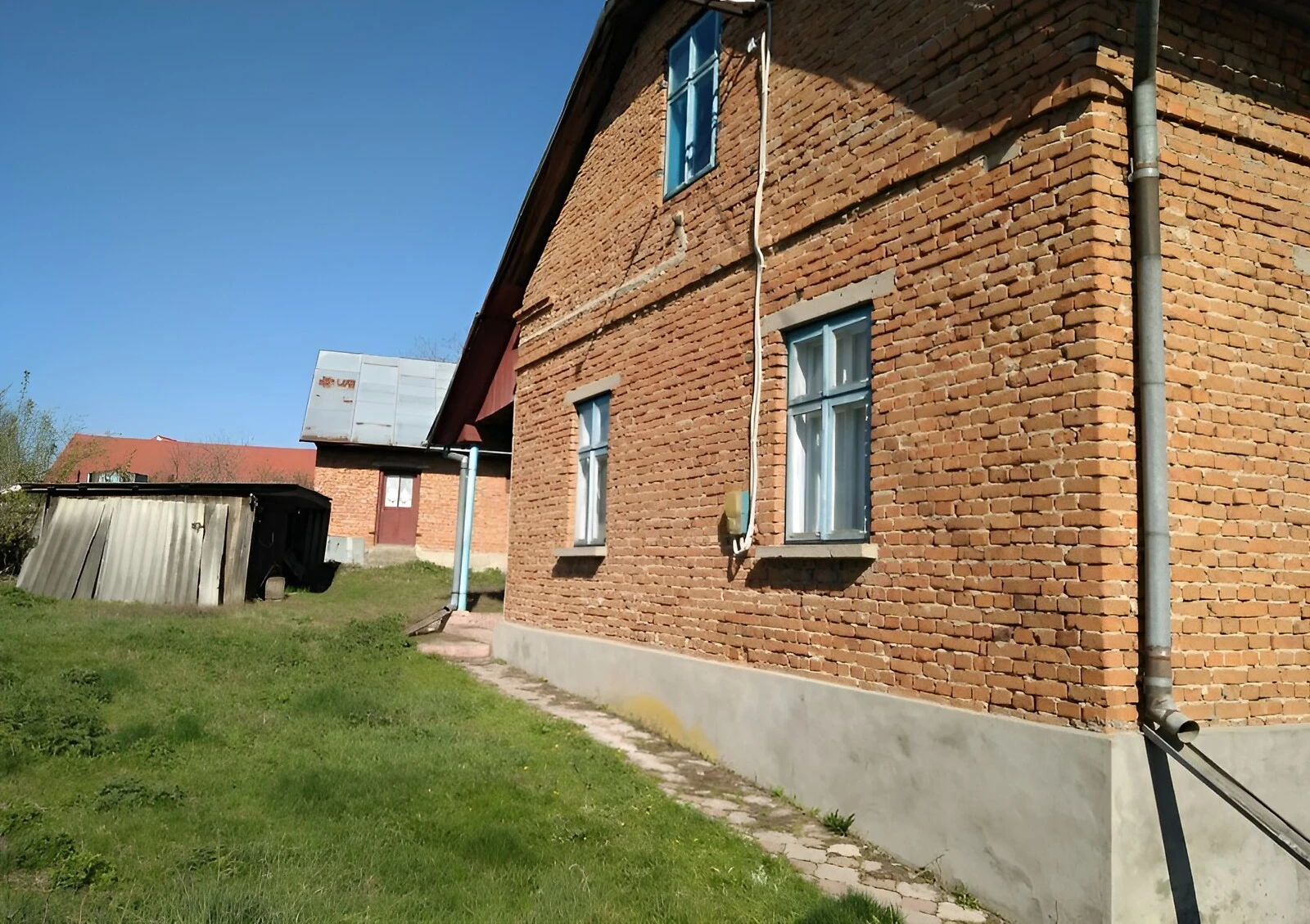 Будинок, Хоростків: цегляні стіни, криниця, господарські будівлі - фото 3