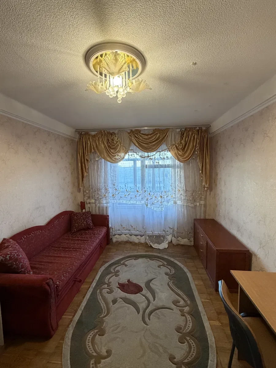 3-кімнатна квартира, Деснянський: два балкони, до метро 7 хв маршруткою - фото 1