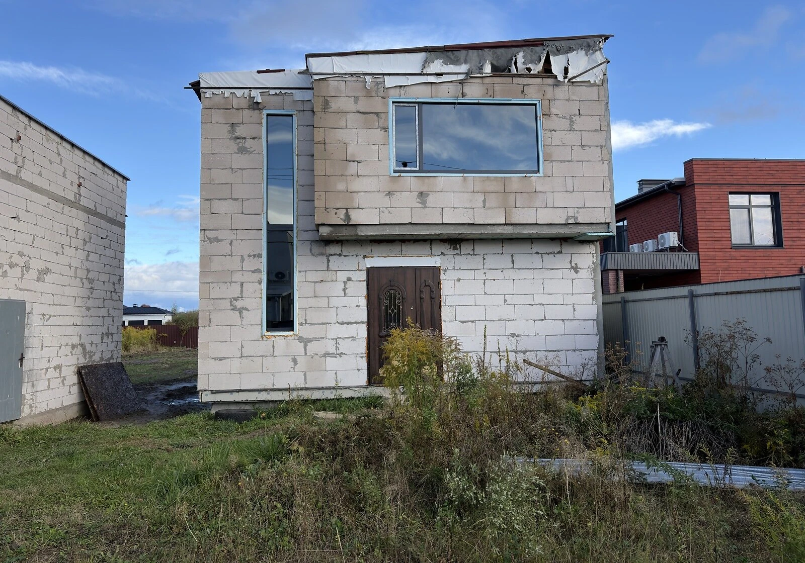 Будинок, Нові Петрівці: гараж у дворі, тераса, коробка без даху - фото 2