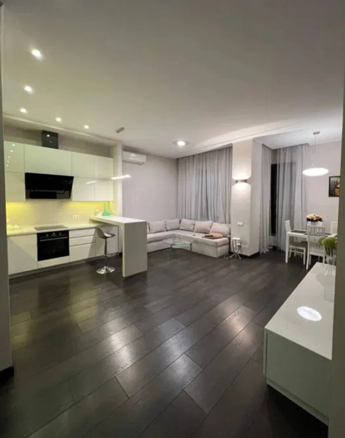 3-кімнатна квартира, Поділ: кухня-вітальня 35 м², дизайнерський ремонт - фото 1