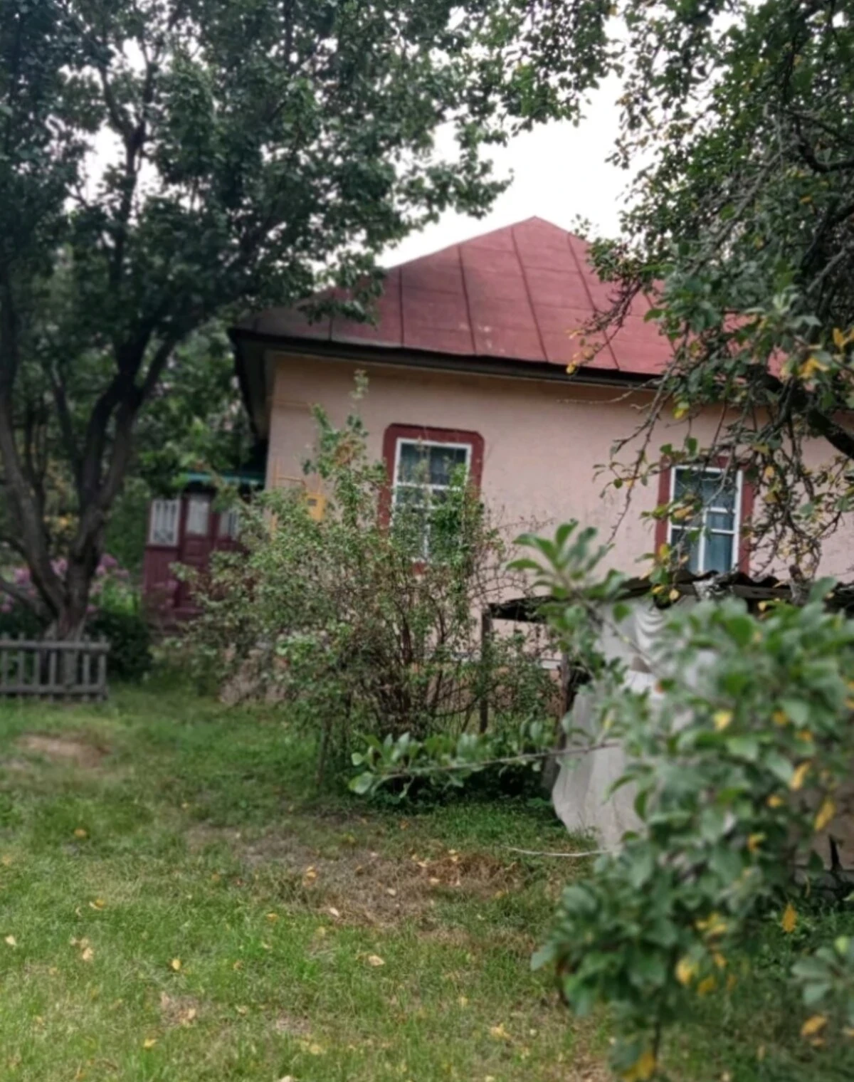 Будинок, Озерне: веранда, криниця та свердловина - фото 1