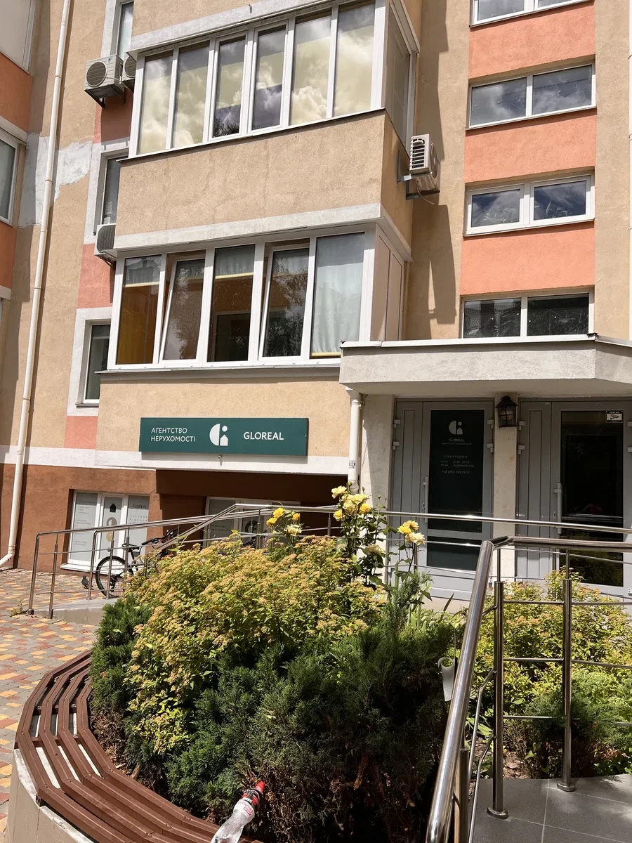 3-кімнатна квартира, Святопетрівське: мансардний поверх, охорона