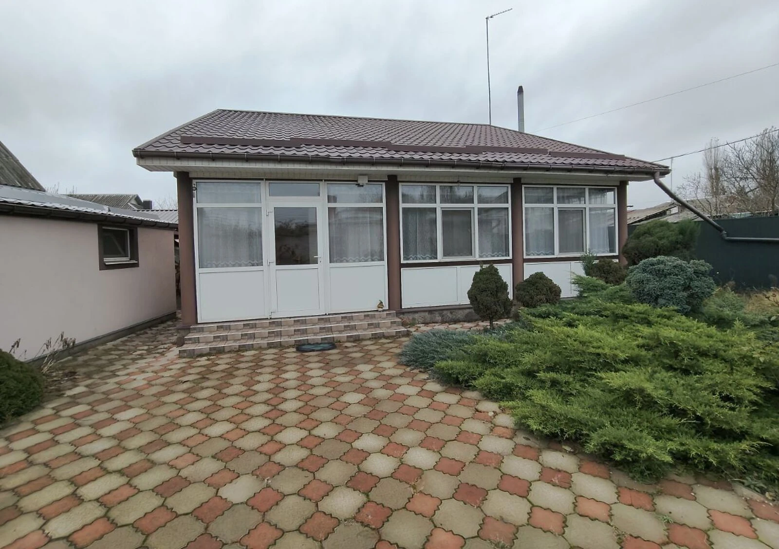 Будинок, Крюківський: гараж у дворі, тераса, бесідка - фото 1