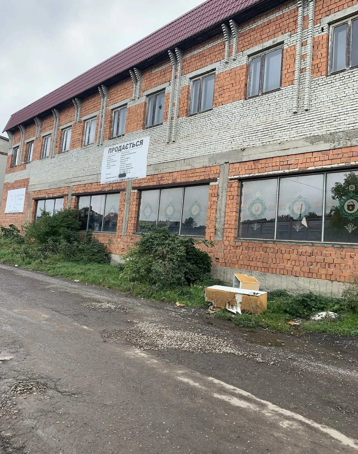 Приміщення, Хуст: недобудова, окрема будівля, ділянка 1050 м²