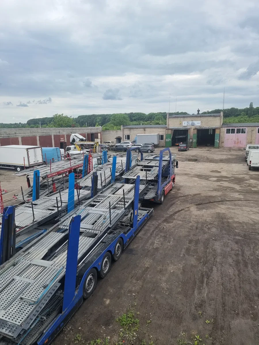 Автокомплекс, Коршовець: сервіс 1100 кв. м, територія 0.7 га