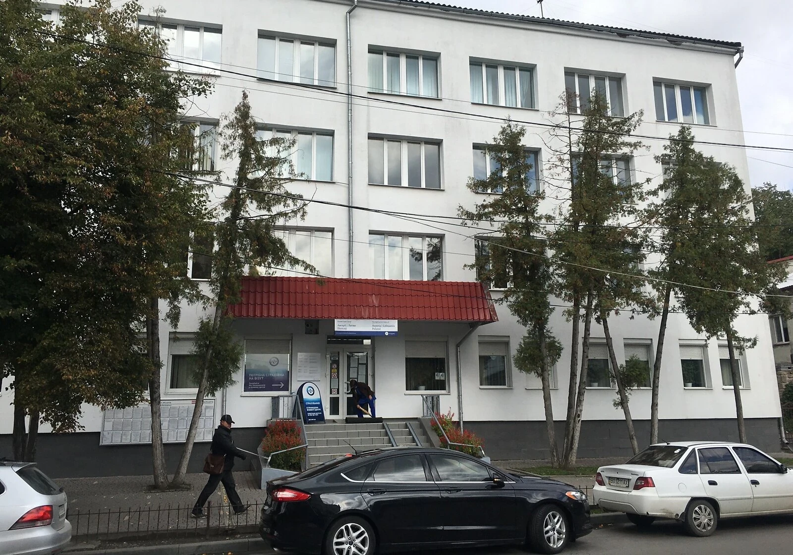 Офіс, Центр: фасадне приміщення, відкритий простір, резервне живлення - фото 1