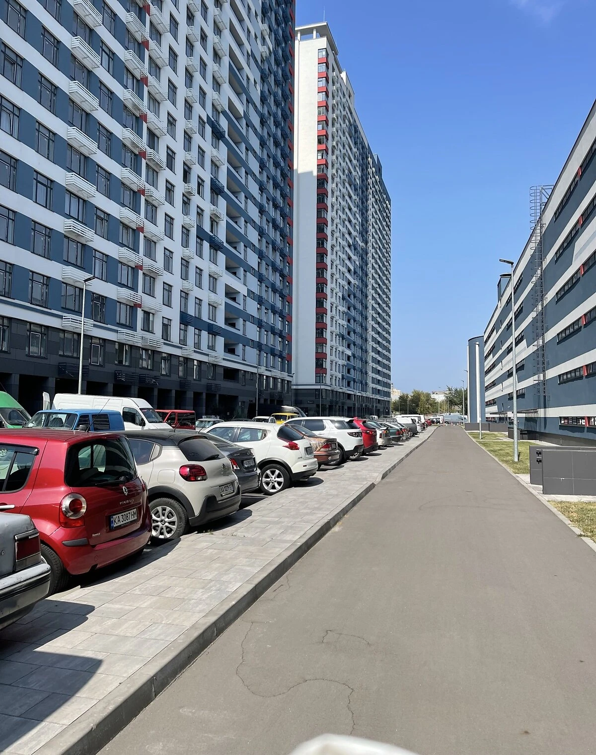 3-комнатная квартира, Левобережный массив: кухня-студия