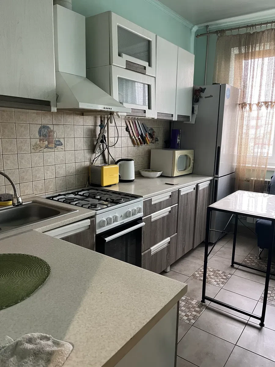 3-кімнатна квартира, Чернівці: житловий стан, засклені балкон і лоджія - фото 3