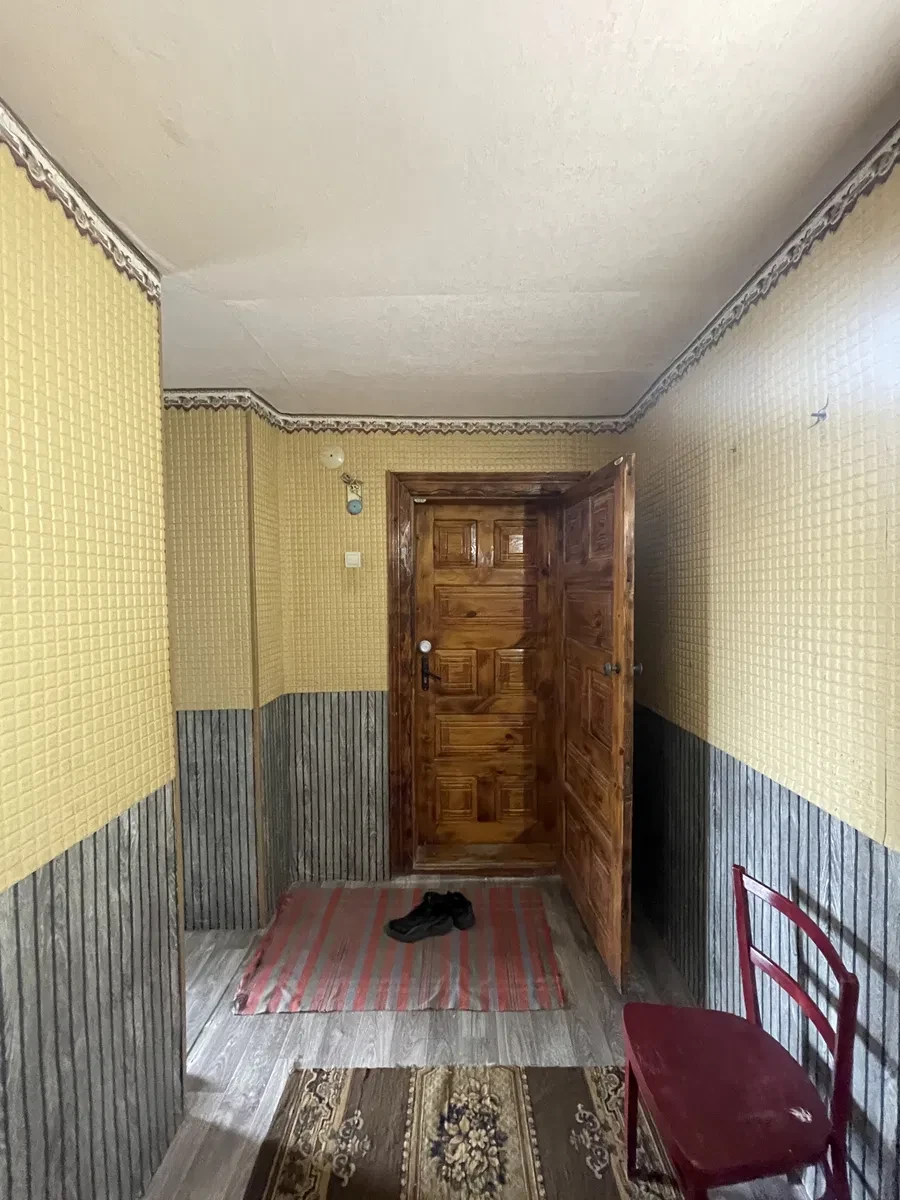 1-кімнатна квартира, Мала Виска: засклена лоджія, бетонований погріб - фото 2