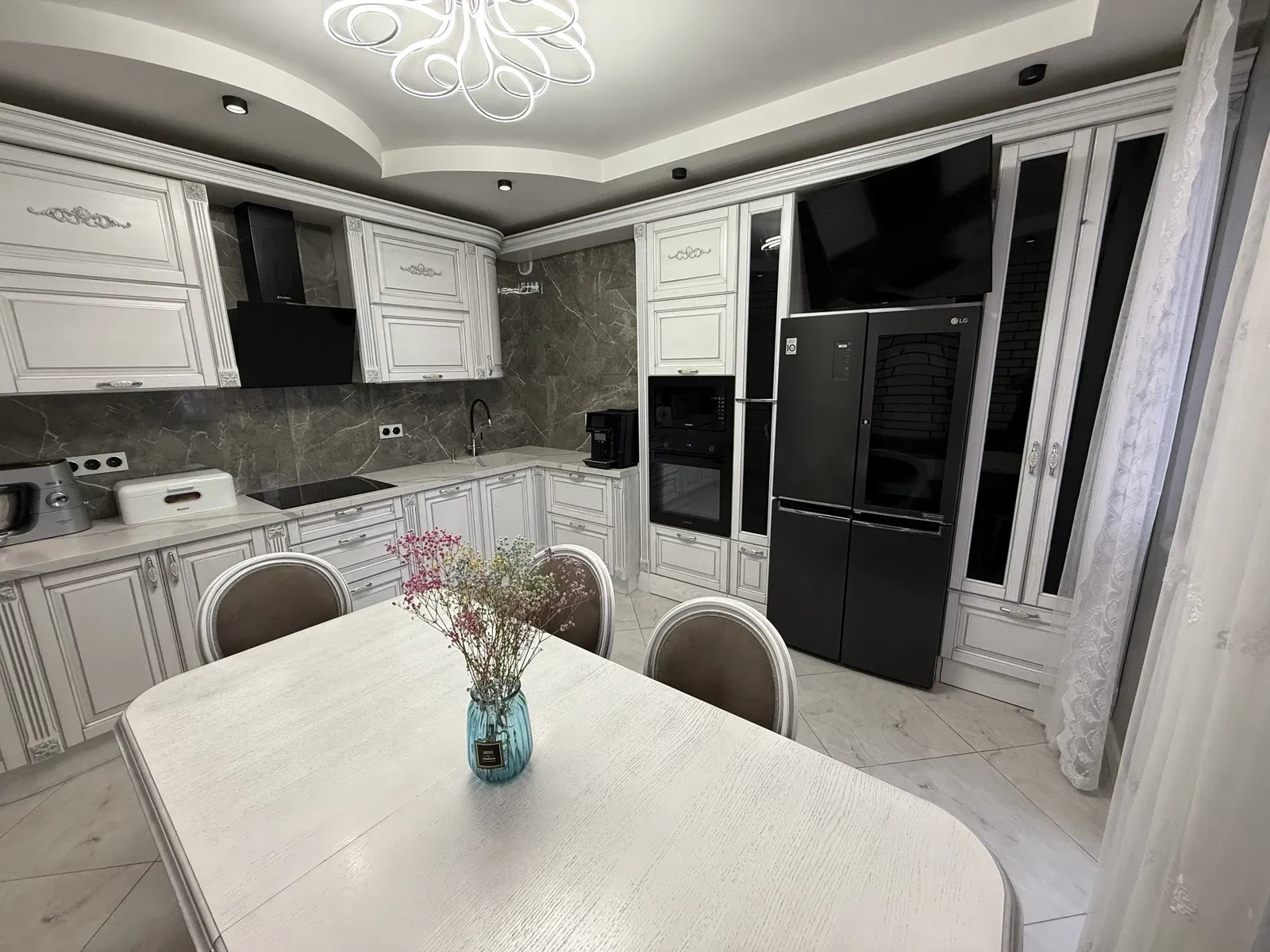 2-кімнатна квартира у ЖК Ваніль: авторський ремонт, дубові меблі - фото 4