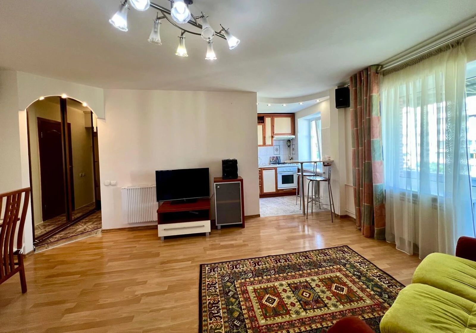 2-комнатная квартира, Лукьяновка: кухня-студия, евроремонт - фото 3