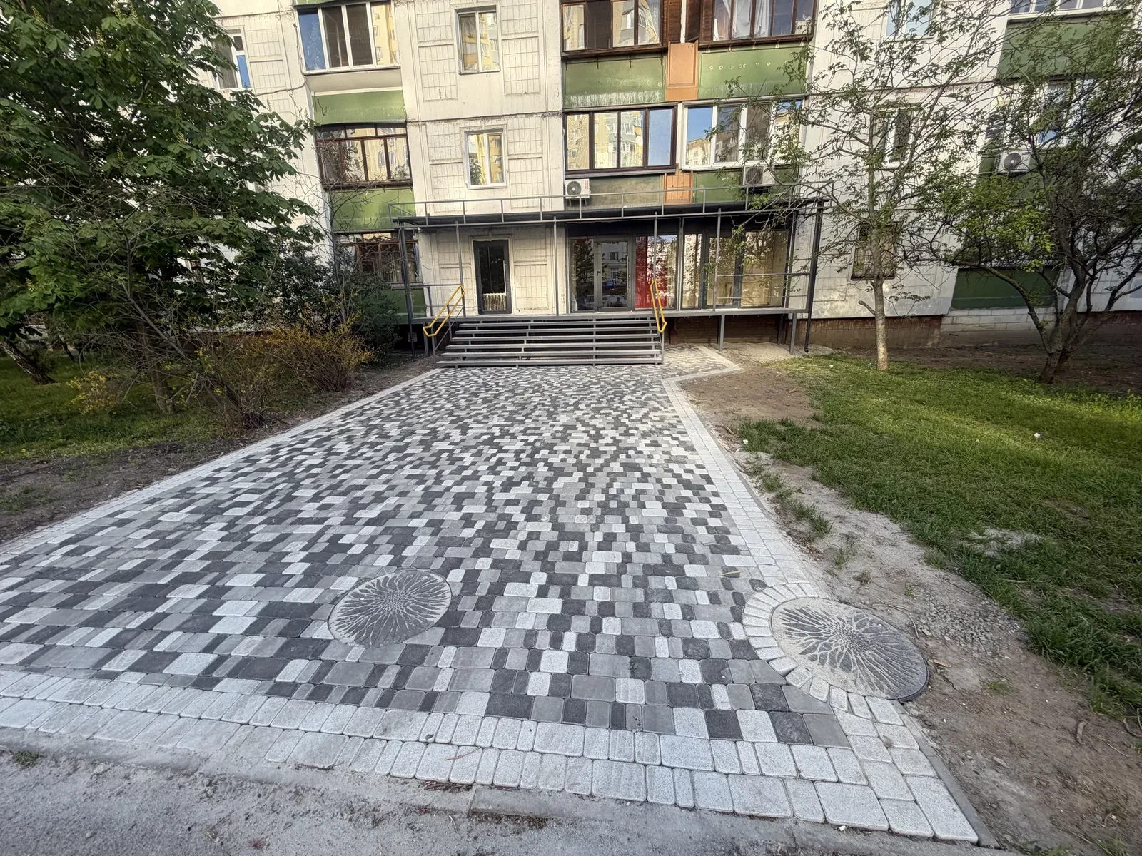Приміщення, Деснянський: фасадне, навпроти АТБ - фото 2