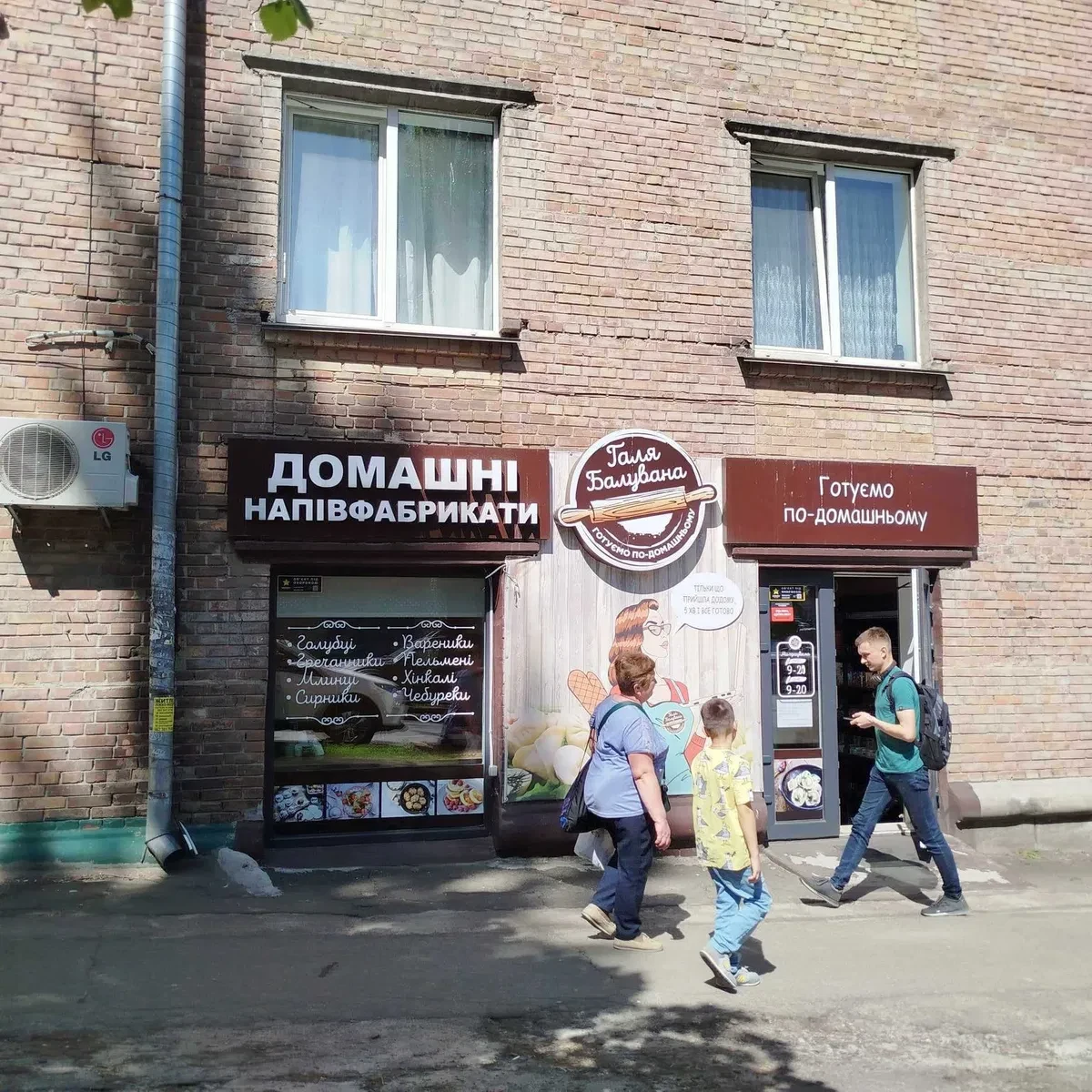 Магазин, Солом'янський: фасадне, окремий вхід, метро Вокзальна 7 хв