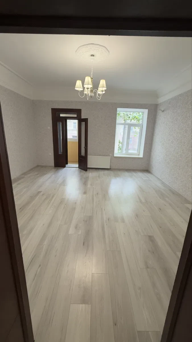 3-кімнатна квартира, Приморський: капітальний ремонт, автономне опалення