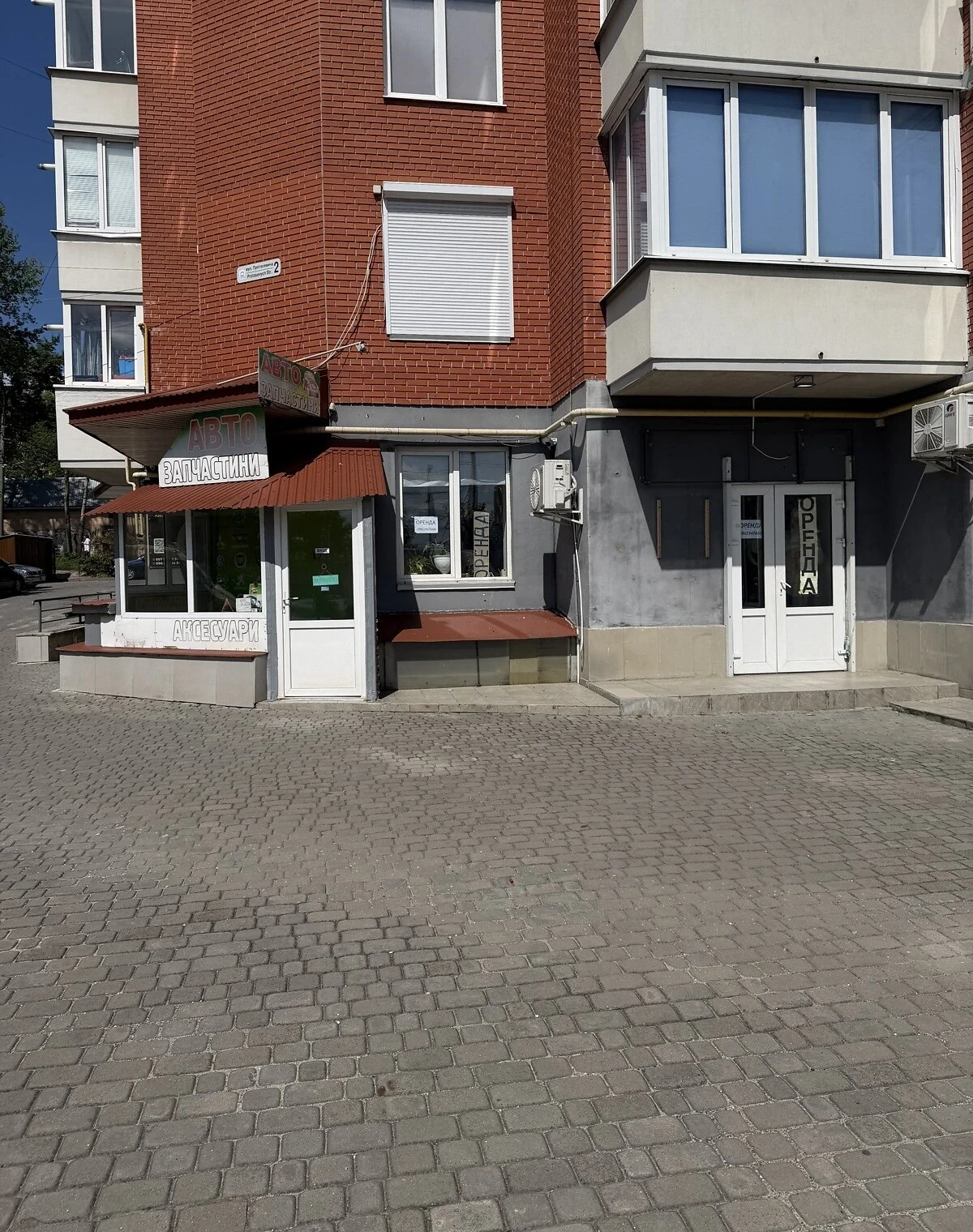 Комерційне приміщення, Східний: фасадне, відкрита стоянка - фото 1