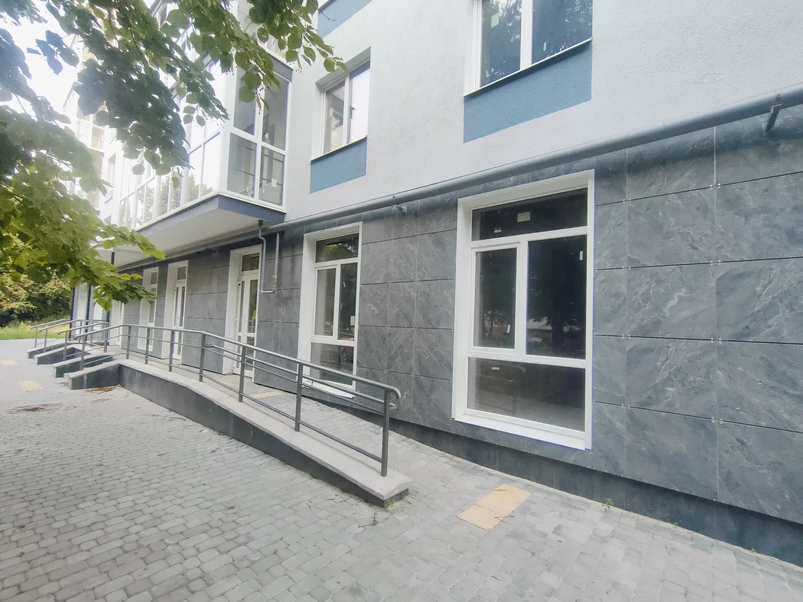 Приміщення, Полтава: можна об’єднати в 87 м², фасадні вікна - фото 4