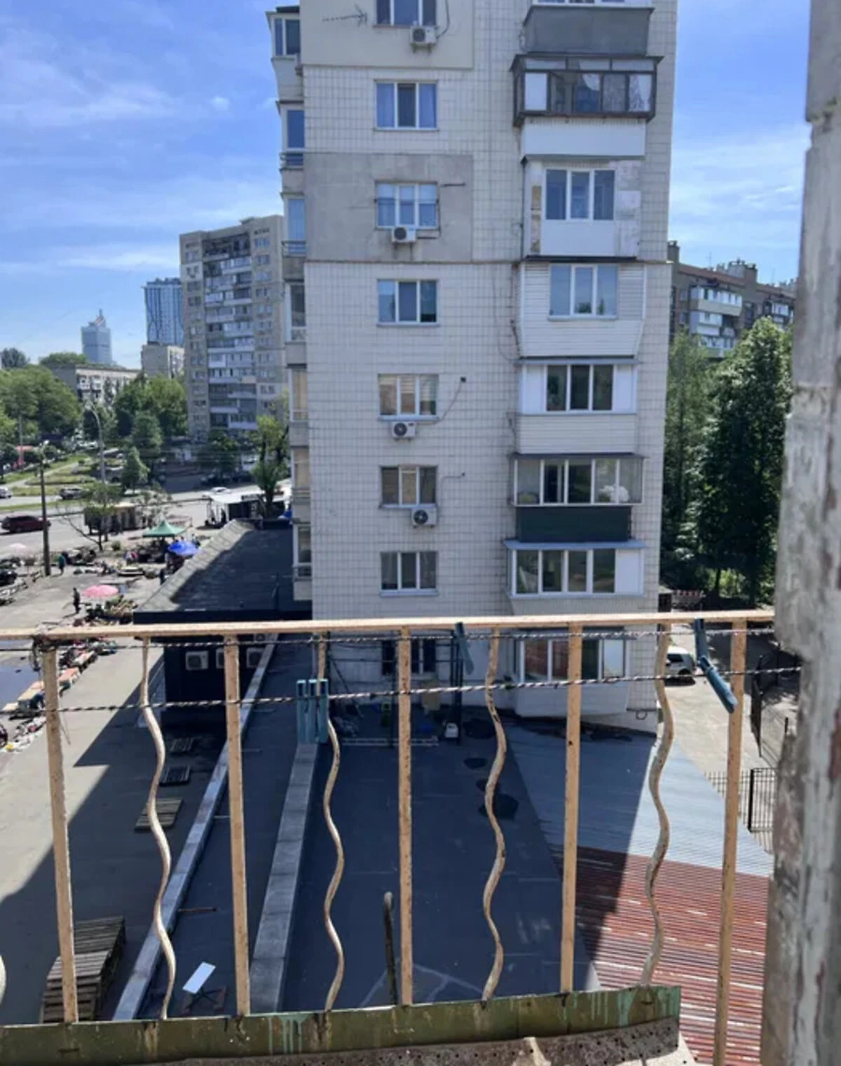 2-кімнатна квартира, Київ: цегляні стіни, балкон/лоджія - фото 1