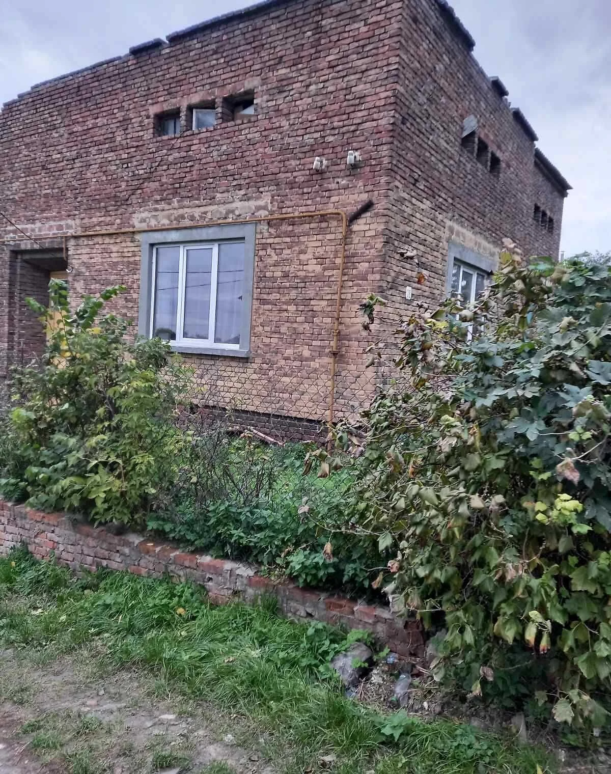 2-кімнатна квартира, Володимир: цегляні стіни - фото 2